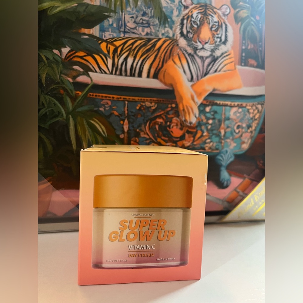 Super Glow Up Vitamin C Cream - Day Cream ✨🍊 - Picture 2 of 4